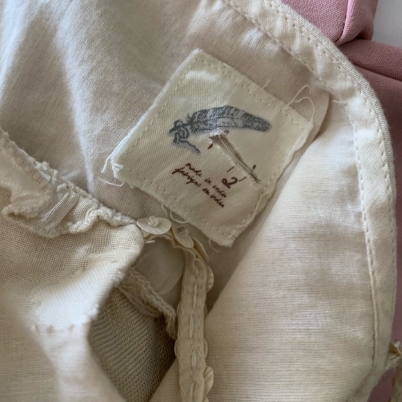 ✨3 for $25✨Two Feathers Top - Picture 5 of 5